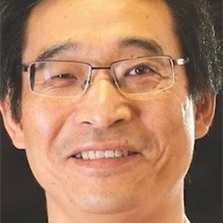 Headshot: Professor Daicho Sheng 