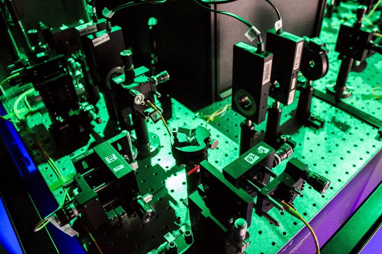 Griffith University’s apparatus for accurately measuring the polarisation of photons. Random bits in, photons in, quantum experiment data out!