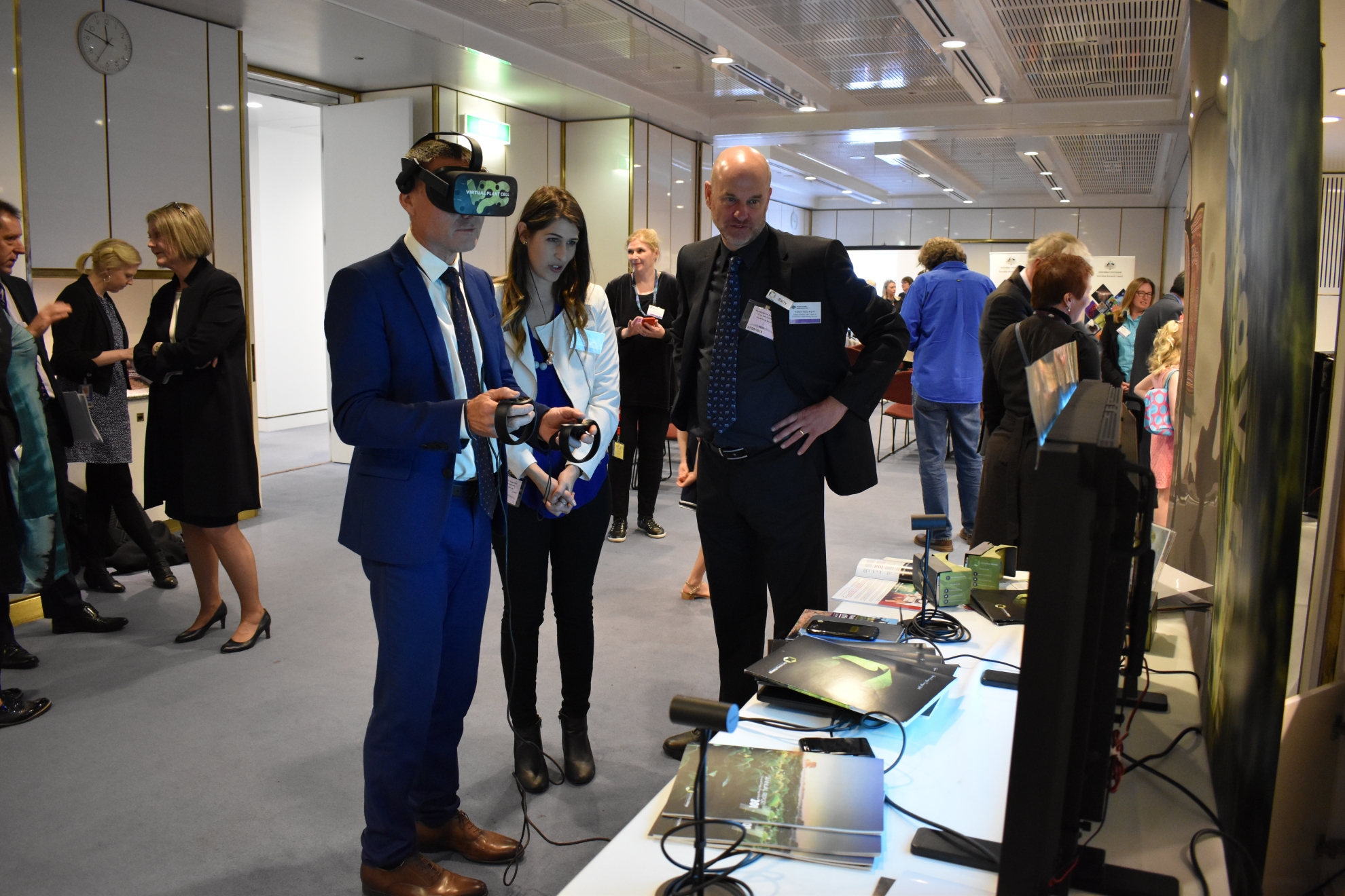 Professor Barry Pogson and Ms Karina Price demonstrating the Virtual Plant Cell. Professor Barry Pogson and Ms Karina Price demonstrating the Virtual Plant Cell.