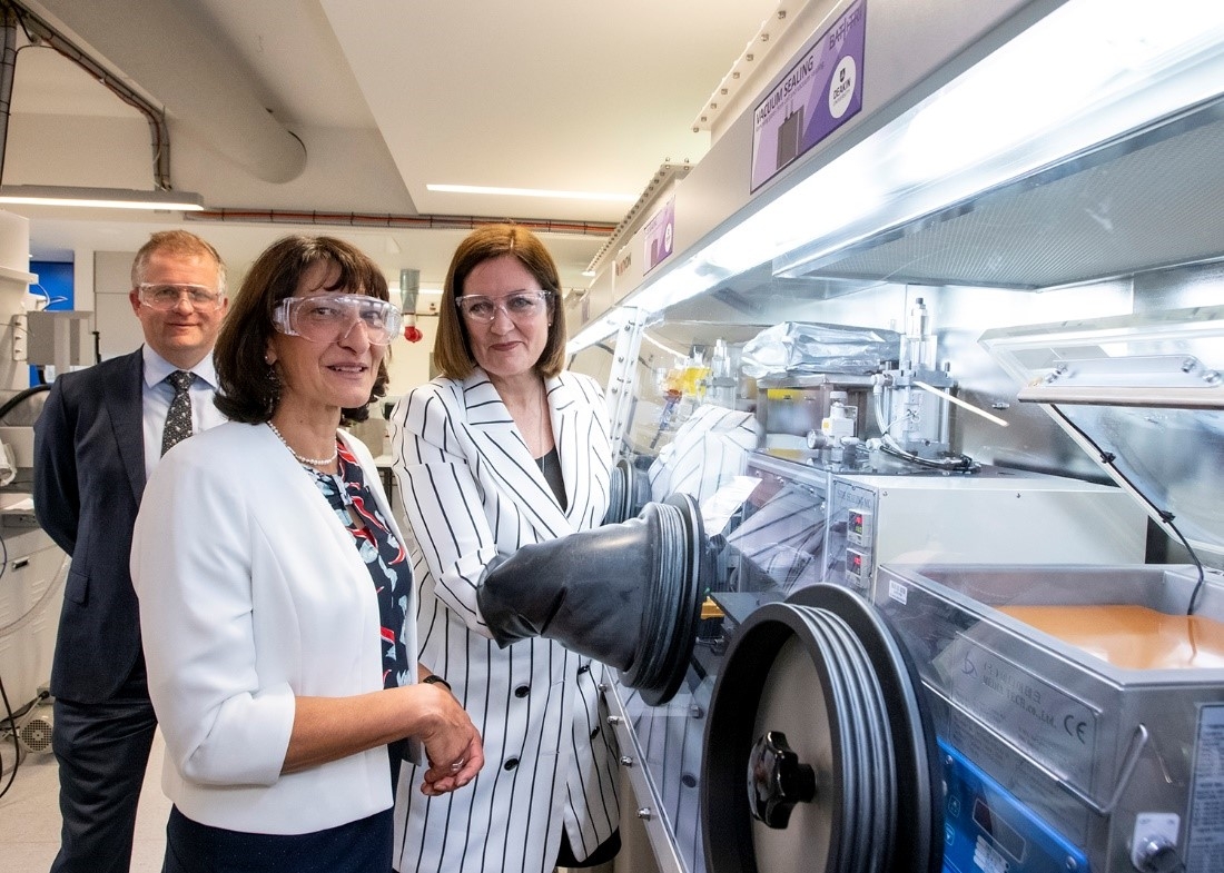 Professor Maria Forsyth (centre) with Vice Chancellor of Deakin University, Professor Iain Martin and Senator the Honourable Sarah Henderson at the official launch of the ARC Industrial Transformation Training Centre in Future Energy Storage Technologies.