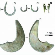 Marine shell and coral fishing (at left) and ornamentation (at right) technologies from Makpan. Marine shell and coral fishing (at left) and ornamentation (at right) technologies from Makpan.