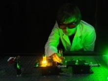 Image: Dr Erik Schartner demonstrates how the optical fibre cancer probe distinguishes cancerous tissue from healthy tissue using light.