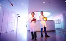 Image: Professor Baohua Jia and Dr Han Lin with prototypes of the battery