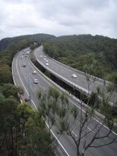 Image: Australia’s road network is at risk due to increases in passenger and freight load degradation of the road network, and material and expertise scarcity. Image credit: Wikimedia Commons (CC BY-SA 3.0). Image: Australia’s road network is at risk due to increases in passenger and freight load degradation of the road network, and material and expertise scarcity. Image credit: Wikimedia Commons (CC BY-SA 3.0).