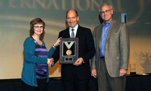 Image courtesy AACC International. L to R: Dr Deborah Rogers, Chair of the AACC International Board, Professor Geoff Fincher and Dr David Hahn, President of AACC International at the award ceremony.