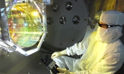 Image: Inspecting LIGO’s optics for contaminants prior to sealing up the chamber and pumping the vacuum system down, by illuminating its surface with light at a glancing angle. Image courtesy: Matt Heintze/Caltech/MIT/LIGO Lab.