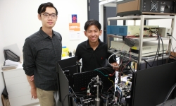 Dr Steve Lee, from The Australian National University Research School of Engineering, with the microscope