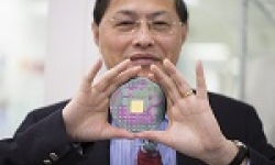 Image: Min Gu and Nanophotonic Chip. RMIT University's Professor Min Gu with the breakthrough nanophotonic chip that can harness the angular momentum of light.