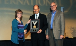 Image courtesy AACC International. L to R: Dr Deborah Rogers, Chair of the AACC International Board, Professor Geoff Fincher and Dr David Hahn, President of AACC International at the award ceremony.