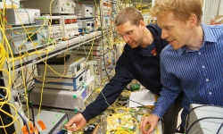 Image courtsey: Yvan Paquot. Dr Michaël Roelens (Finisar) and Dr. Jochen Schröder (University of Sydney) working with the WaveShaper in the CUDOS Tbit/s laboratory at the University of Sydney. Image courtsey: Yvan Paquot. Dr Michaël Roelens (Finisar) and Dr. Jochen Schröder (University of Sydney) working with the WaveShaper in the CUDOS Tbit/s laboratory at the University of Sydney.