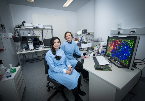 Dr Joanna Groom (R) and Ms Amania Sheikh (L) in the lab