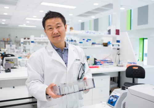 Image: Distinguished Professor Dayong Jin, ARC Future Fellow, and Director of the IDEAL Hub, in the lab. Image courtesy: Professor Dayong Jin. Photographer: Anna Zhu. Image: Distinguished Professor Dayong Jin, ARC Future Fellow, and Director of the IDEAL Hub, in the lab. Image courtesy: Professor Dayong Jin. Photographer: Anna Zhu.