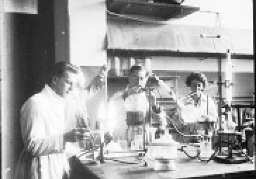 Photo: Chemistry Department Laboratory, 1927. Photograph by H Cazneaux.