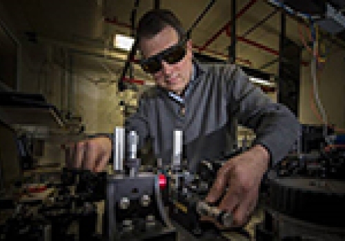 Professor Dragomir Neshev working on the device in the lab. Professor Dragomir Neshev working on the device in the lab.