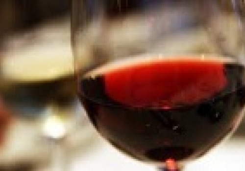 Image: Red wine closeup in glass. Image: Red wine closeup in glass. Image credit: Wikimedia Commons.