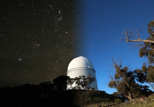 Day and night at the Anglo Australian Telescope. Half right image taken in the late afternoon, the Moon is up. Half left image taken just some few minutes before the beginning of the morning twilight of the same night. Photo: Dr Ángel R. López-Sánchez/Aus Day and night at the Anglo Australian Telescope. Half right image taken in the late afternoon, the Moon is up. Half left image taken just some few minutes before the beginning of the morning twilight of the same night. Photo: Dr Ángel R. López-Sánchez/Aus