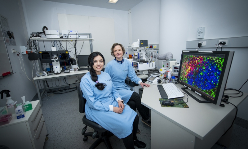 Dr Joanna Groom (R) and Ms Amania Sheikh (L) in the lab