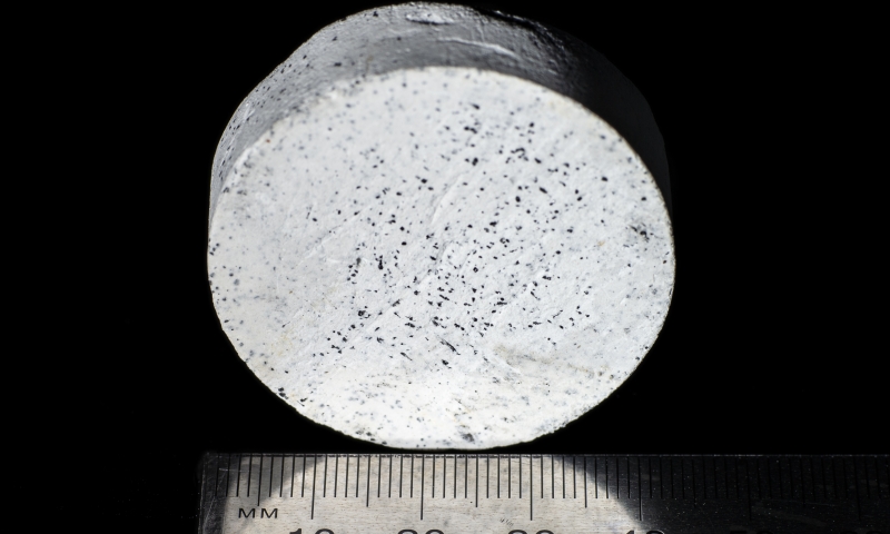 The lightweight cladding core material showing the tiny ceramic particles